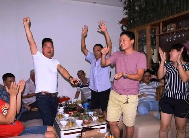 Bố tiền đạo Anh Đức: 'Bàn thắng đáp trả văn minh lối đá thô bạo của Thái Lan' ảnh 2