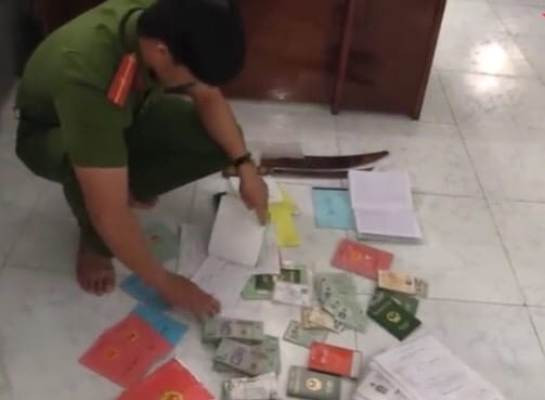 Tạm giữ kẻ cho vay nặng lãi 180%/năm ảnh 2