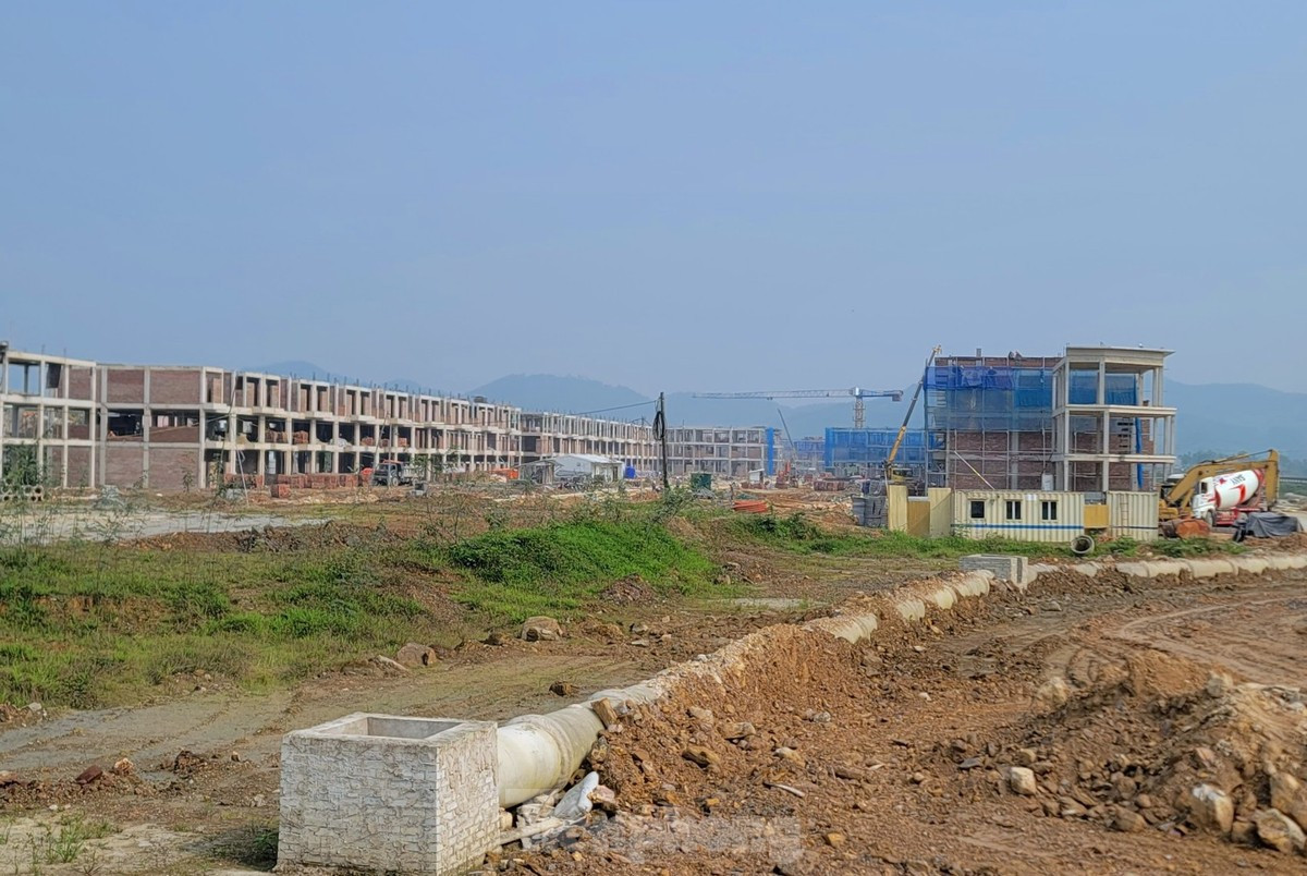 UBND huyện Hương Sơn ra quyết định xử phạt hành chính 40 triệu đồng và yêu cầu chủ đầu tư dừng ngay mọi hoạt động thi công công trình.