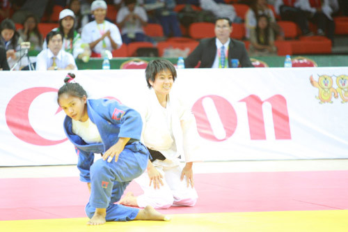 Văn Ngọc Tú (áo trắng) chỉ mất 45 giây để hạ đối thủ ở trận chung kết. Ảnh: TL. Văn Ngọc Tú (áo trắng) chỉ mất 45 giây để hạ đối thủ ở trận chung kết. Ảnh: Nguyên Phong