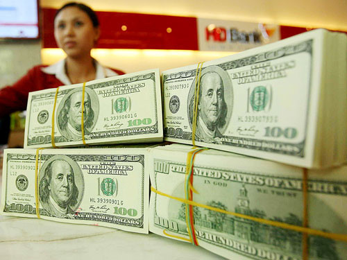 Nhu cầu mua USD của các ngân hàng đang tăng. Ảnh: Đ.N.Thạch