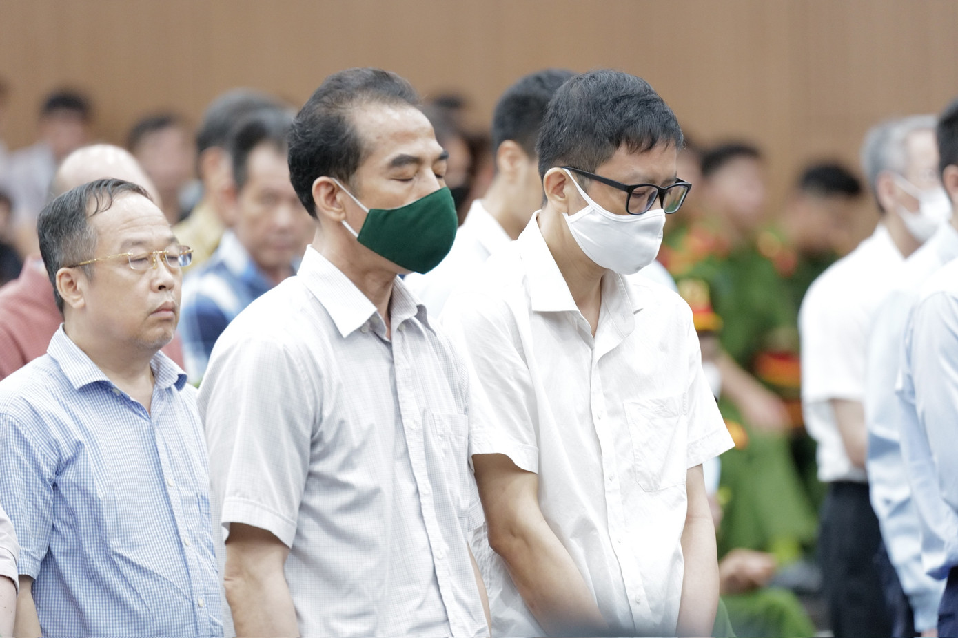 Ông Tô Anh Dũng mắt nhắm nghiền nghe tuyên án. Ông Tô Anh Dũng mắt nhắm nghiền nghe tuyên án.