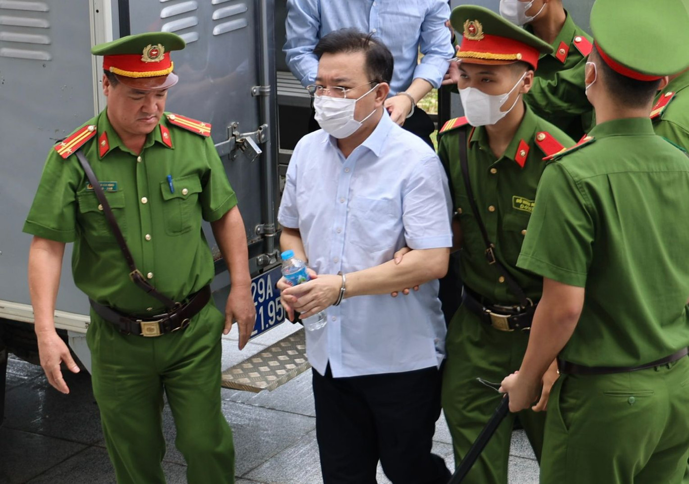 Bốn án tù chung thân trong vụ chuyến bay giải cứu ảnh 9 Bốn án tù chung thân trong vụ chuyến bay giải cứu ảnh 9