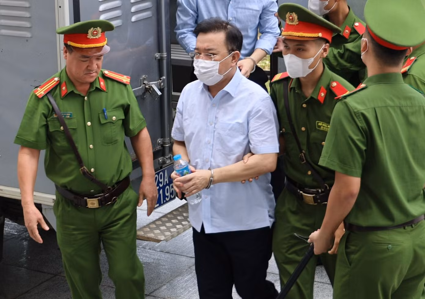 Bốn án tù chung thân trong vụ chuyến bay giải cứu ảnh 9