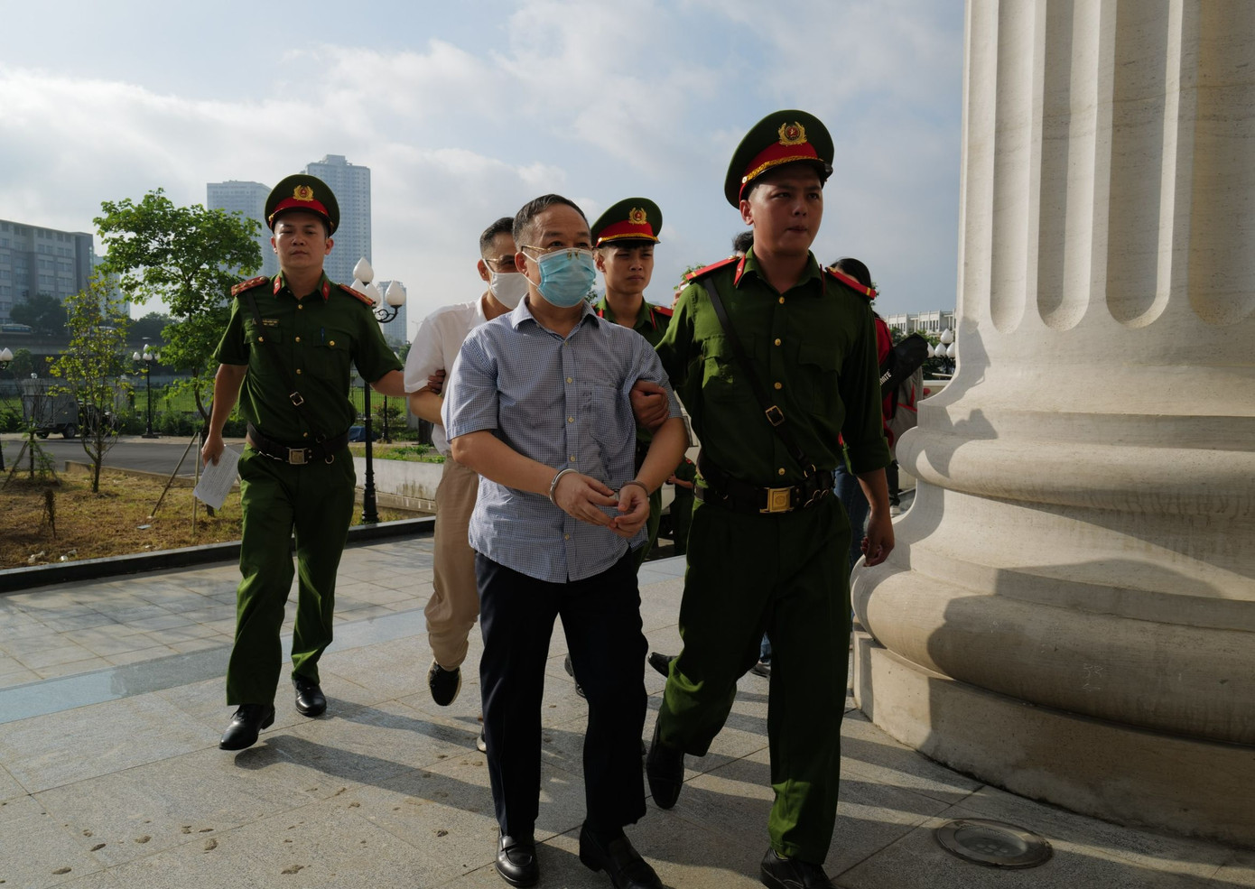 Bị cáo Trần Văn Dự, nguyên Phó Cục trưởng Cục Quản lý xuất nhập cảnh Bộ Công an bị cáo buộc đã nhận hối lộ 7,6 tỷ đồng.