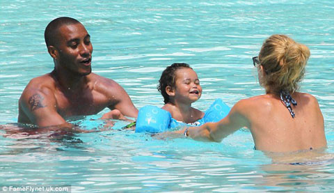 Gia đình hạnh phúc của siêu mẫu