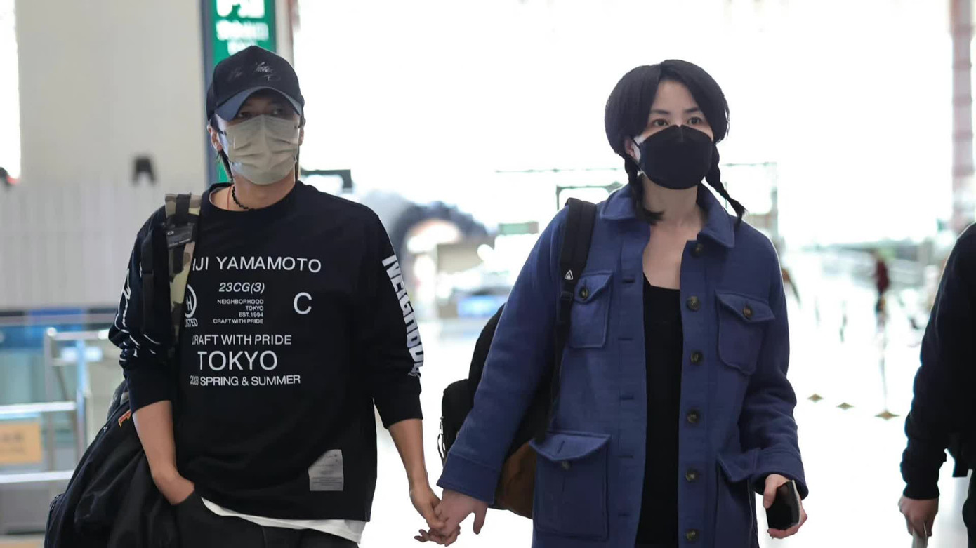 Mối tình bất chấp khoảng cách tuổi tác và định kiến dư luận của Vương Phi và Tạ Đình Phong đã kéo dài gần 3 thập kỷ. Mối tình bất chấp khoảng cách tuổi tác và định kiến dư luận của Vương Phi và Tạ Đình Phong đã kéo dài gần 3 thập kỷ.