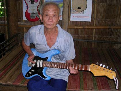 Ông “nhất dương chỉ” còn có thể đàn cải lương mùi mẫn 