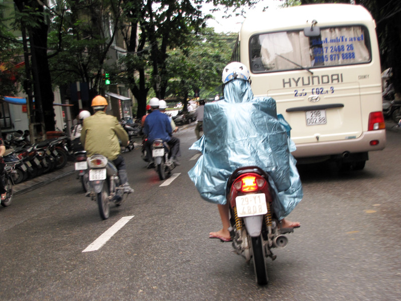 Ô tô cũng đi sai làn đường