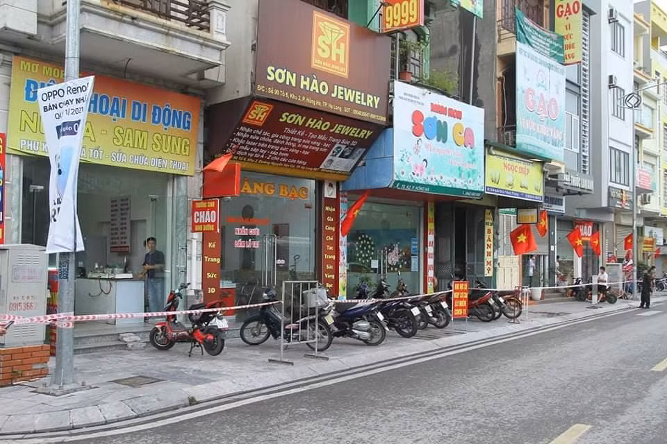 Quảng Ninh cách ly, phong tỏa một số khu vực liên quan 2 ca F1 ảnh 1 Quảng Ninh cách ly, phong tỏa một số khu vực liên quan 2 ca F1 ảnh 1