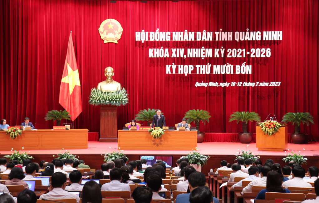 Lần đầu tiên tại kỳ họp HĐND tỉnh Quảng Ninh, cử tri trong tỉnh cùng tham gia chất vấn trực tuyến. Ảnh: QMG.