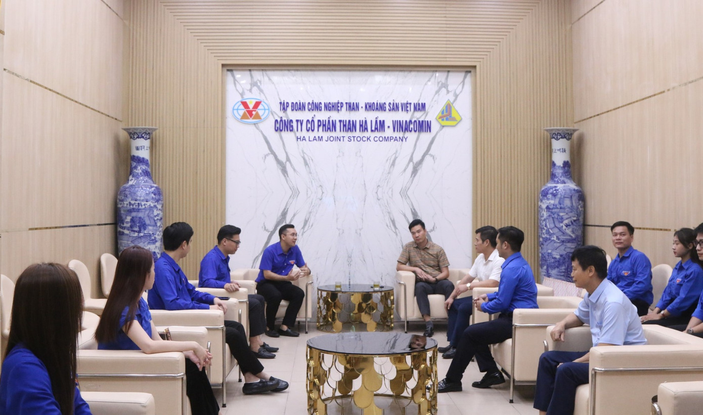 Đại diện Tỉnh Đoàn Quảng Ninh thăm hỏi và làm việc với Đoàn than Hà Lầm. Đại diện Tỉnh Đoàn Quảng Ninh thăm hỏi và làm việc với Đoàn than Hà Lầm.