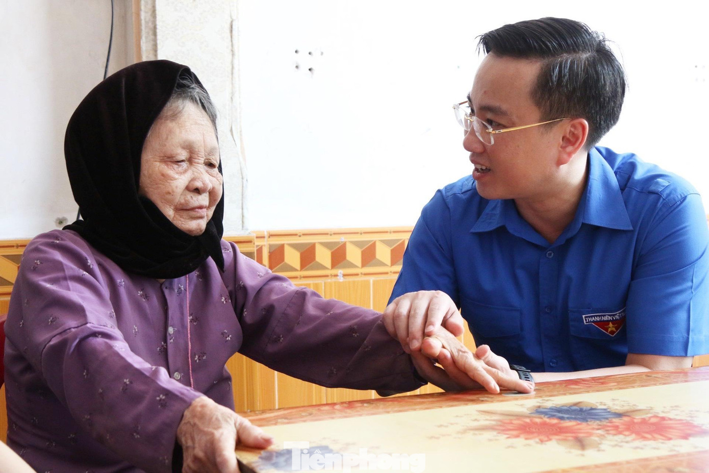 Bí thư Tỉnh Đoàn Quảng Ninh Hoàng Văn Hải thăm hỏi Mẹ Việt Nam anh hùng nhân dịp kỷ niệm 75 năm Ngày Thương binh - Liệt sĩ 27/7.