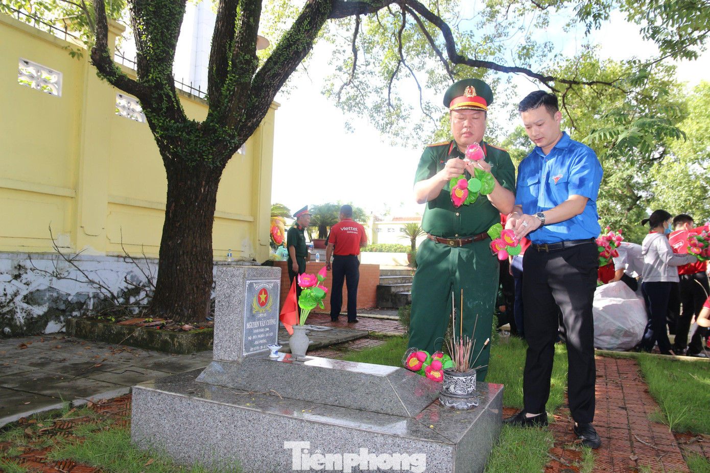 Nhiều đơn vị đoàn đã tổ chức thăm hỏi, động viên, tặng quà; khám bệnh, cấp phát thuốc miễn phí cho các Mẹ Việt Nam anh hùng, gia đình chính sách, người có công.