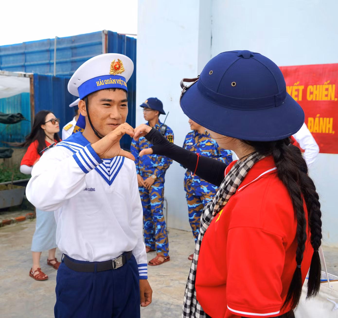 Tình yêu được gửi từ đất liền đến chiến sĩ Hải quân Trường Sa.