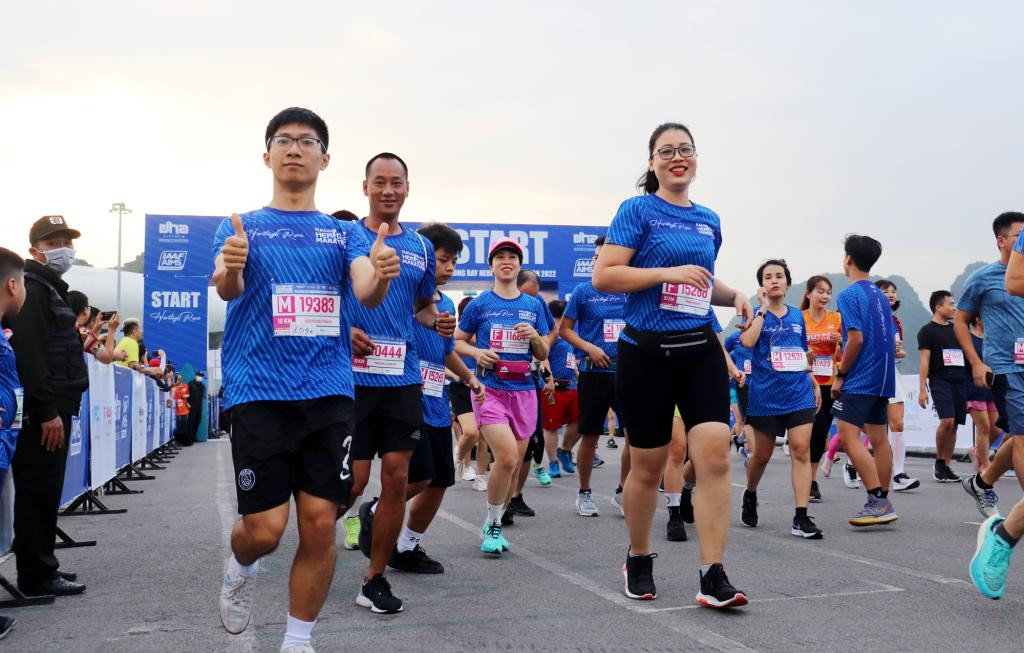 Cung đường đi qua rất nhiều những danh thắng, công trình biểu tượng của tỉnh Quảng Ninh, đặc biệt là di sản vịnh Hạ Long.