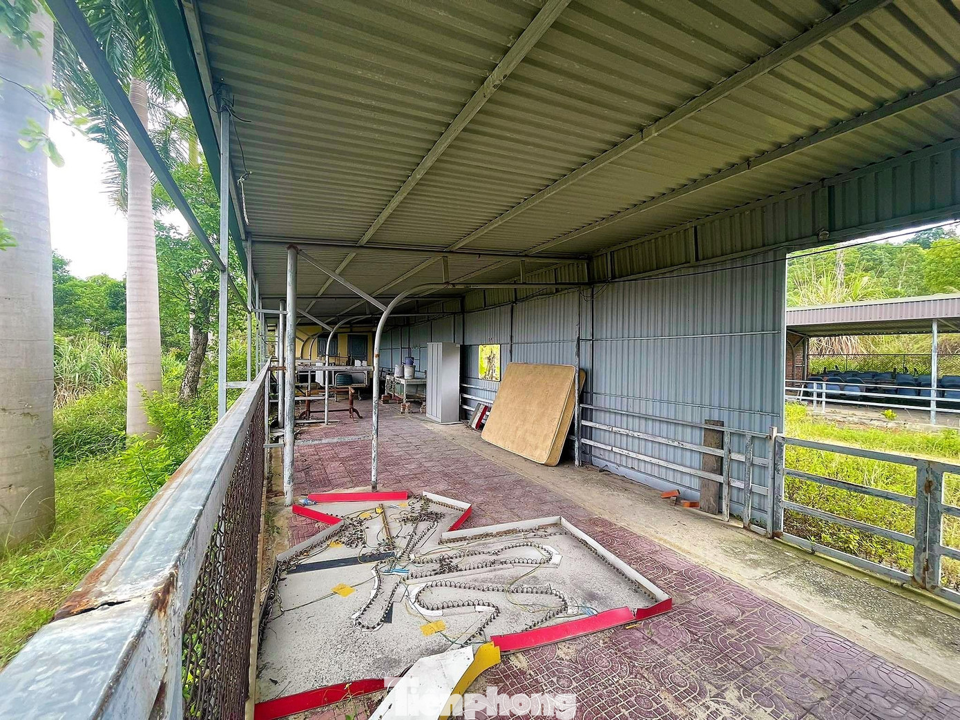 Không người trông coi, khu bệnh viện hàng chục triệu USD xuống cấp trầm trọng.