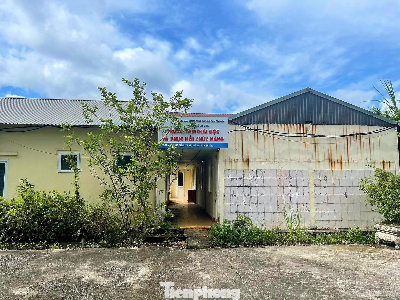 Các khu nhà hoang tàn theo thời gian.