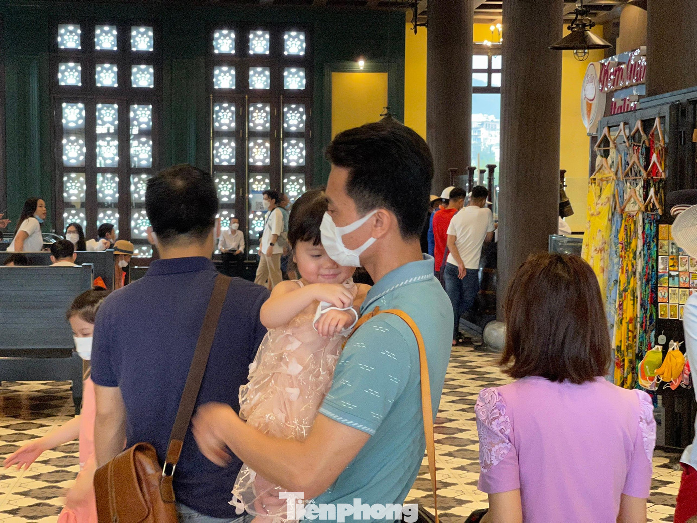 Sau khi có chính sách mở cửa, thích ứng an toàn, linh hoạt với dịch bệnh, du lịch Quảng Ninh đã đón những tín hiệu tích cực, lạc quan. Trong và sau dịp Tết Nguyên đán 2022, Quảng Ninh đã đón trên 1 triệu lượt du khách, tham quan Vịnh Hạ Long đạt trên 13.000 lượt.