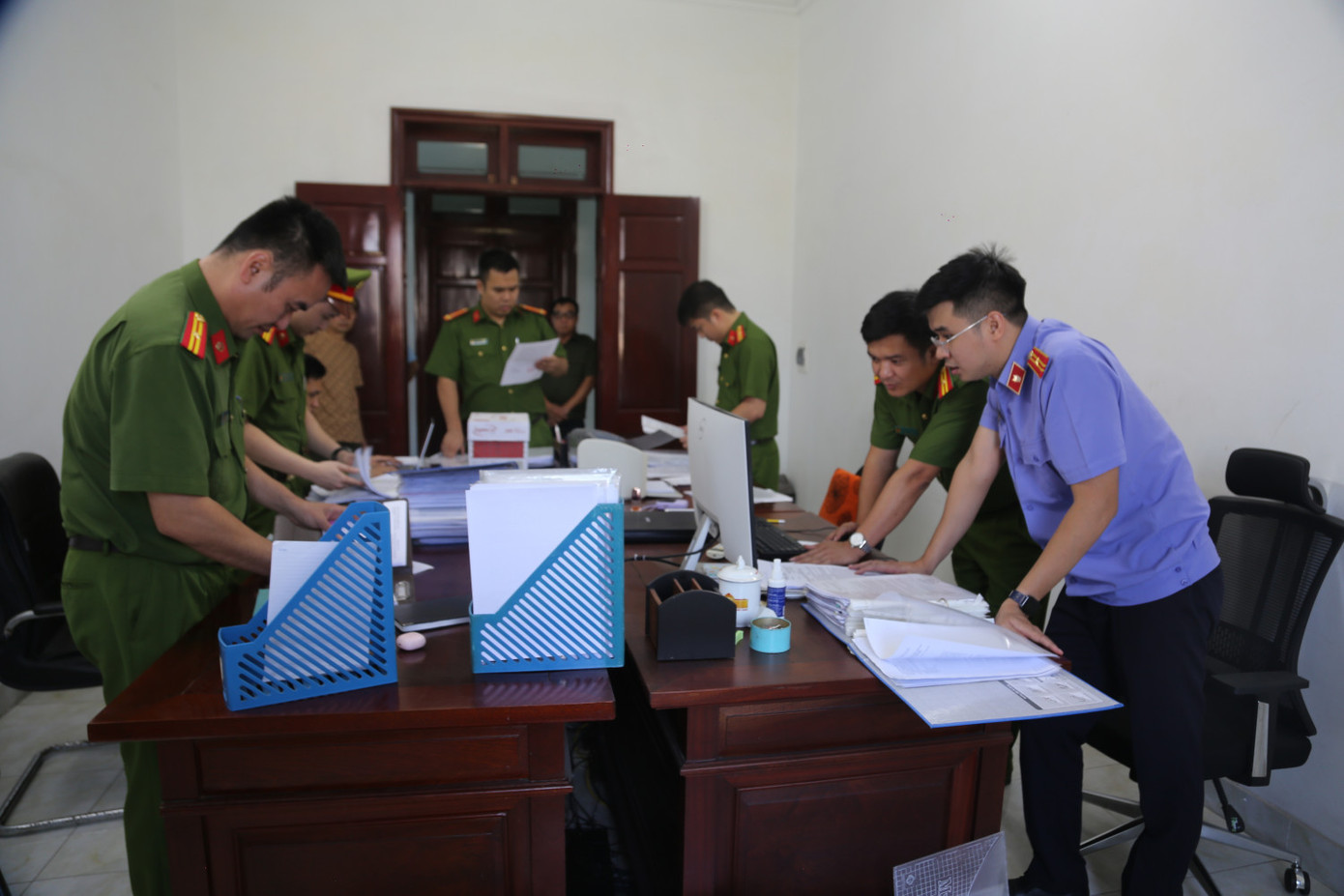 Cơ quan CSĐT khám xét trụ sở Công ty cổ phần Thiên Nam Cơ quan CSĐT khám xét trụ sở Công ty cổ phần Thiên Nam