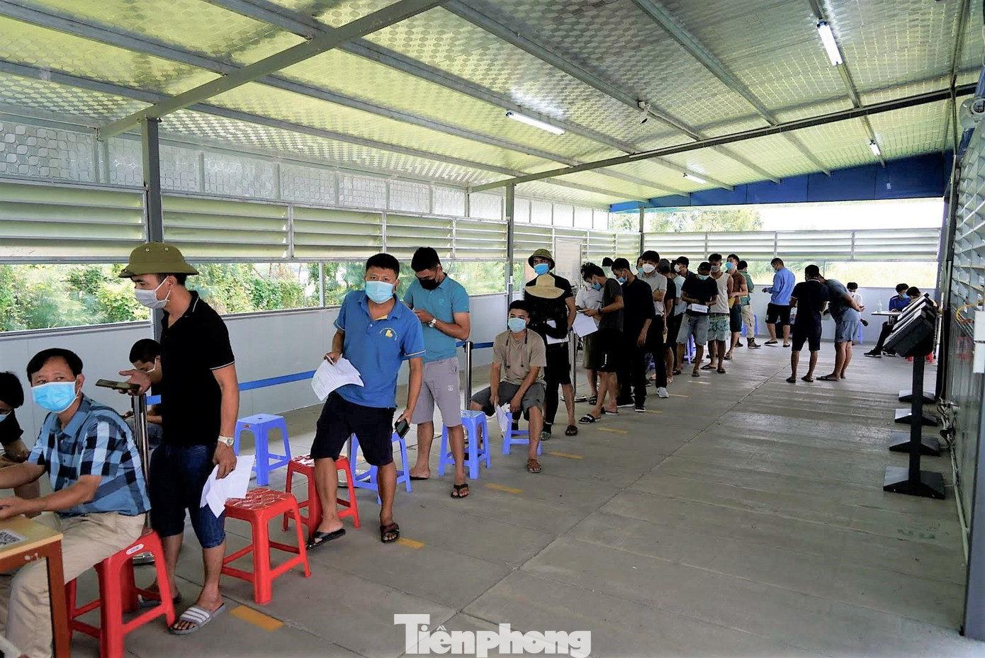 Đến thời điểm hiện tại (29/9) chốt cầu Bạch Đằng vẫn chưa đưa vào thí điểm hệ thống máy kiểm soát tự động. Đến thời điểm hiện tại (29/9) chốt cầu Bạch Đằng vẫn chưa đưa vào thí điểm hệ thống máy kiểm soát tự động.