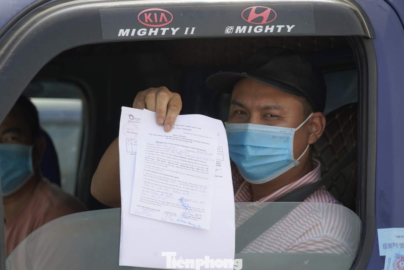 Các phương tiện cần có các giấy tờ cần thiết khi qua chốt cầu Bạch Đằng. Các phương tiện cần có các giấy tờ cần thiết khi qua chốt cầu Bạch Đằng.