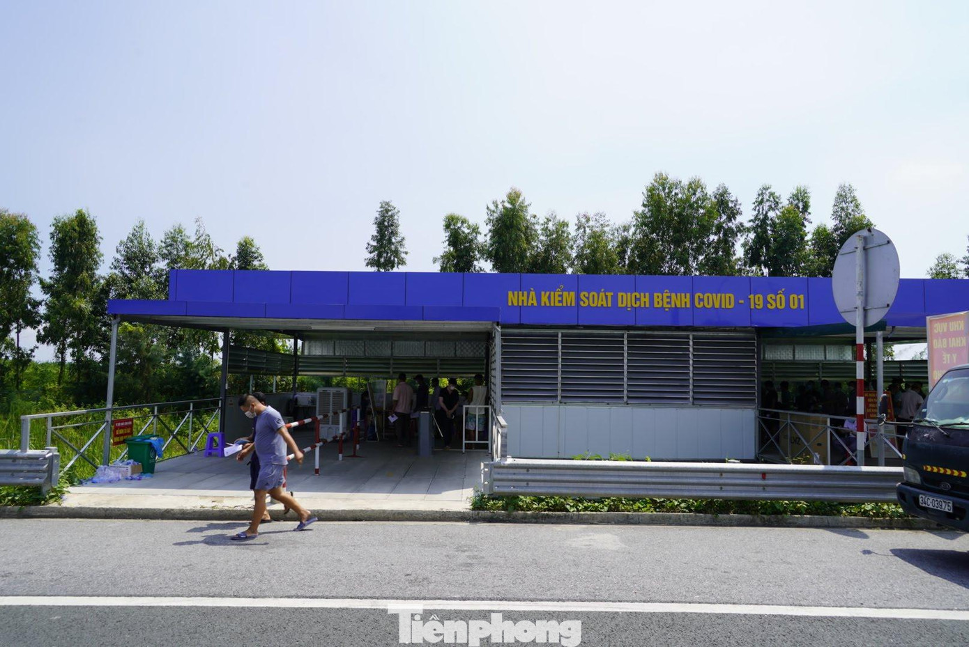 Hệ thống 4 máy tự động đã được lắp đặt tại nhà kiểm soát dịch bệnh COVID-19 số 1 tại chốt cầu Bạch Đằng, thị xã Quảng Yên. Hệ thống 4 máy tự động đã được lắp đặt tại nhà kiểm soát dịch bệnh COVID-19 số 1 tại chốt cầu Bạch Đằng, thị xã Quảng Yên.