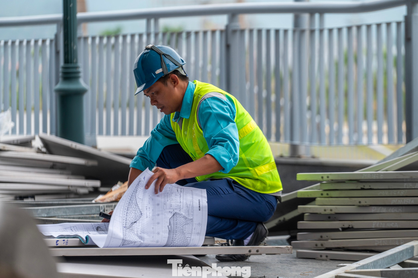 Để đáp ứng mục tiêu sớm đưa công trình vào sử dụng, chủ đầu tư đã tính toán sử dụng liên kết tương tự, sản xuất trực tiếp bằng nhôm nguyên khối. Để đáp ứng mục tiêu sớm đưa công trình vào sử dụng, chủ đầu tư đã tính toán sử dụng liên kết tương tự, sản xuất trực tiếp bằng nhôm nguyên khối.
