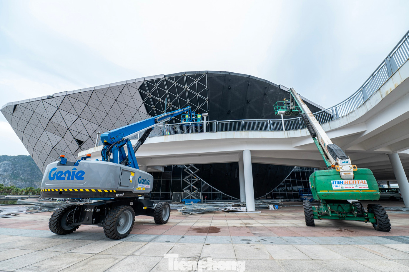 Sau khi kiểm tra thực tế, ông Cao Tường Huy, Chủ tịch UBND tỉnh Quảng Ninh yêu cầu chủ đầu tư khẩn trương huy động máy móc, lực lượng sửa chữa các phần hư hỏng đảm bảo tốt nhất các điều kiện để tổ chức các sự kiện văn hóa, thể thao quy mô khu vực và quốc tế, hoàn thành trong tháng 11/2024. Sau khi kiểm tra thực tế, ông Cao Tường Huy, Chủ tịch UBND tỉnh Quảng Ninh yêu cầu chủ đầu tư khẩn trương huy động máy móc, lực lượng sửa chữa các phần hư hỏng đảm bảo tốt nhất các điều kiện để tổ chức các sự kiện văn hóa, thể thao quy mô khu vực và quốc tế, hoàn thành trong tháng 11/2024.