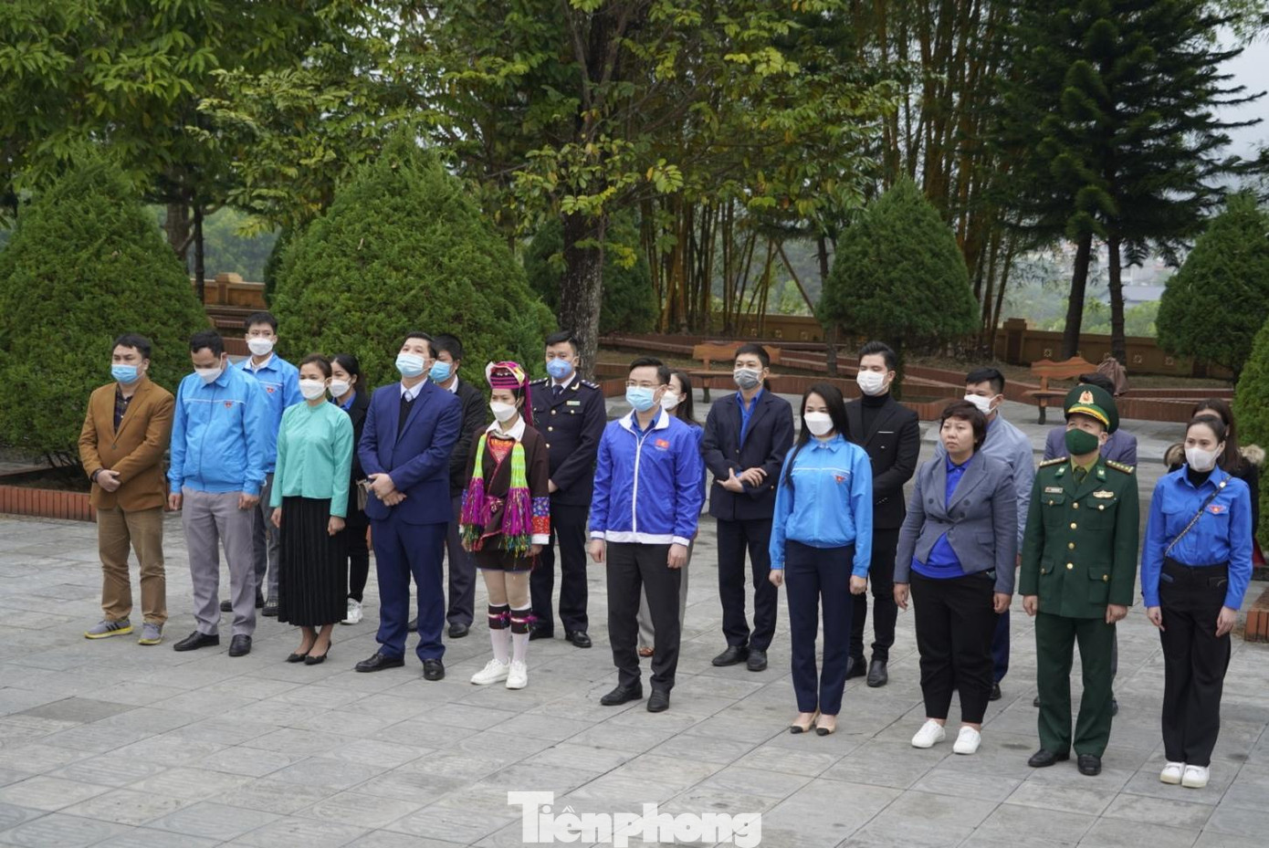 Thăm và thắp hương đài tưởng niệm liệt sĩ Pò Hèn cũng là hoạt động thường xuyên của tuổi trẻ Quảng Ninh vào mỗi dịp Tết đến, xuân về.