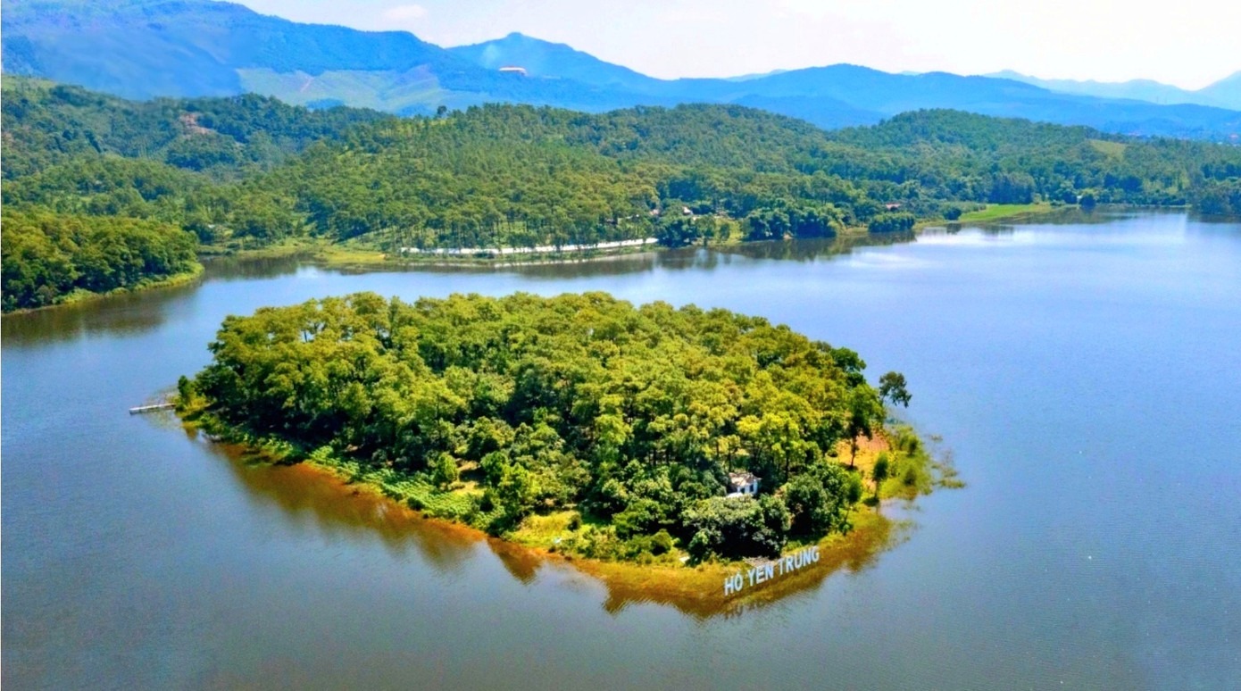 Khu vực hồ Yên Trung sẽ xây dựng sân golf gần 2.000 tỷ đồng. Khu vực hồ Yên Trung sẽ xây dựng sân golf gần 2.000 tỷ đồng.