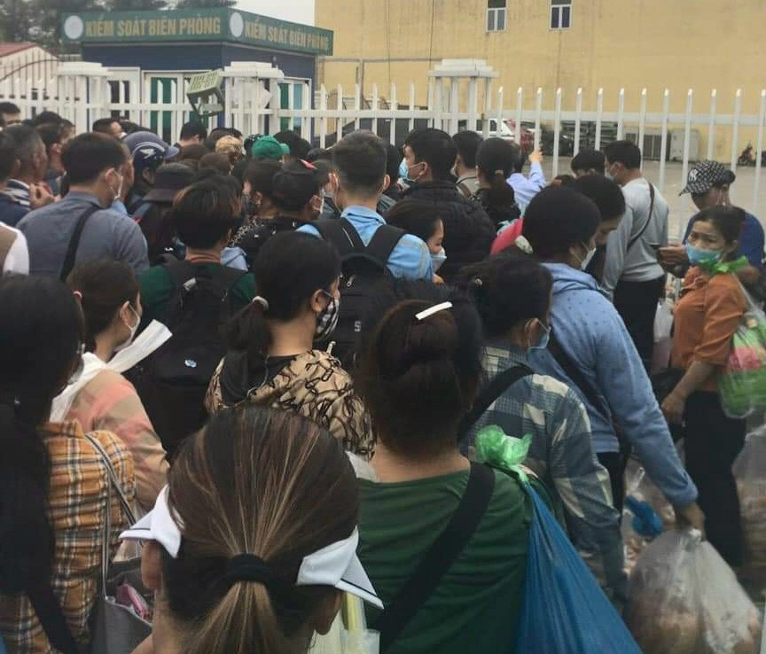 Trước những diễn biến của dịch COVID-19 đang có chiều hướng gia tăng, đại diện Chi cục Hải quan Móng Cái cho biết, thành phố và các cơ quan chức năng vẫn đang thực hiện nghiêm chỉnh các biện pháp chống dịch. Trước những diễn biến của dịch COVID-19 đang có chiều hướng gia tăng, đại diện Chi cục Hải quan Móng Cái cho biết, thành phố và các cơ quan chức năng vẫn đang thực hiện nghiêm chỉnh các biện pháp chống dịch.