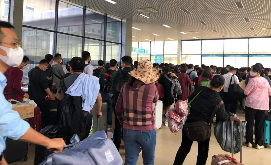 Trong đó có 1.838 người nhập cảnh và 2.675 người xuất cảnh. Trong đó có 1.838 người nhập cảnh và 2.675 người xuất cảnh.