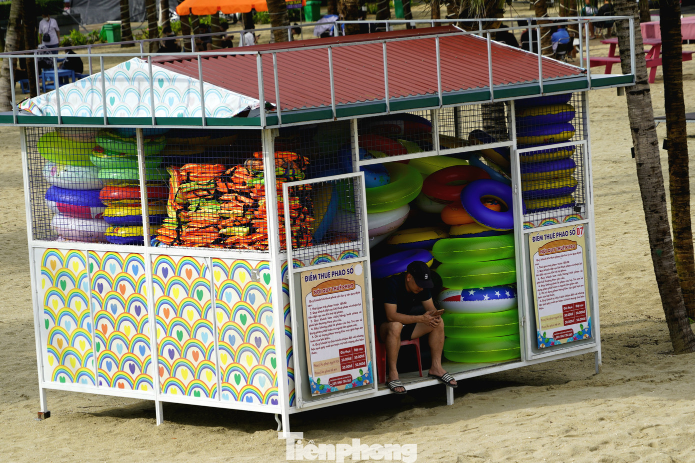 Được kỳ vọng sẽ bùng nổ khách du lịch vào dịp nghỉ lễ 30/4 - 1/5, nhưng lượng khách du lịch đến với Quảng Ninh giảm so với cùng kỳ năm ngoái.