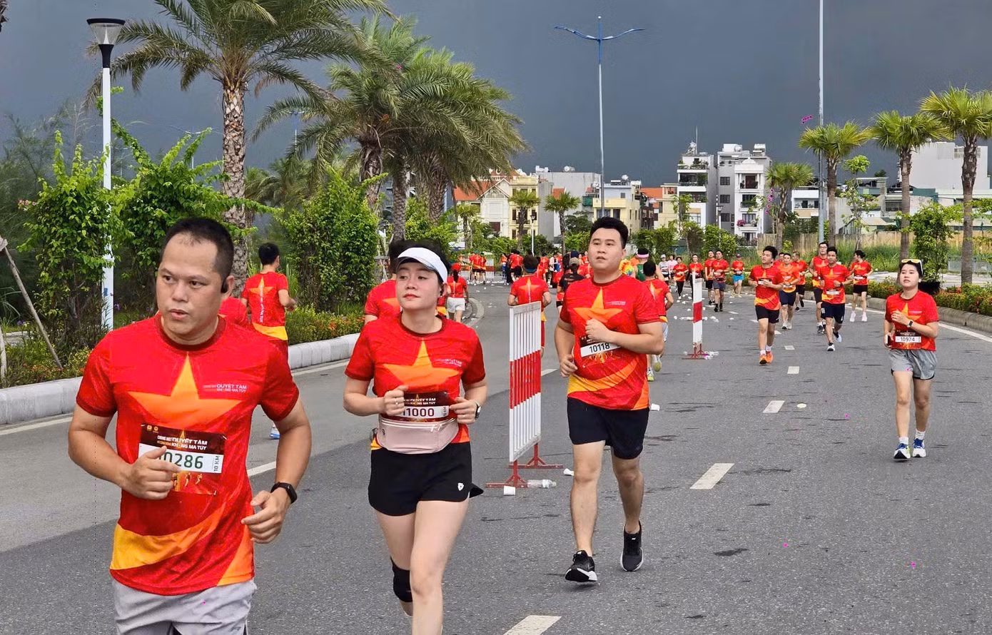Cung đường thi đấu dài 5km và 10km trải dọc tuyến đường ven biển đẹp nhất Quảng Ninh.