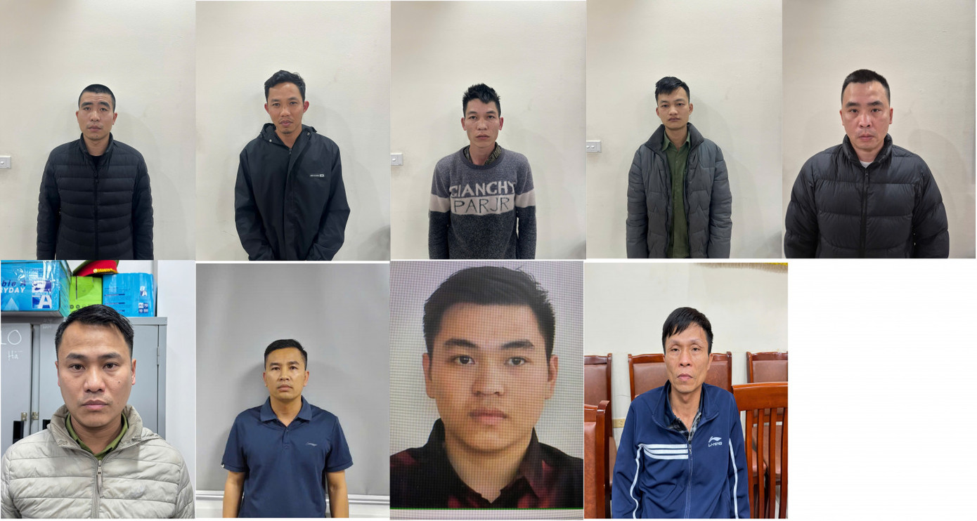 Từ trên xuống dưới, từ trái qua phải: Tùng, Thư, Quỳnh, Hồng, Tuấn, Thụ, Hà, Trường, Mạnh.