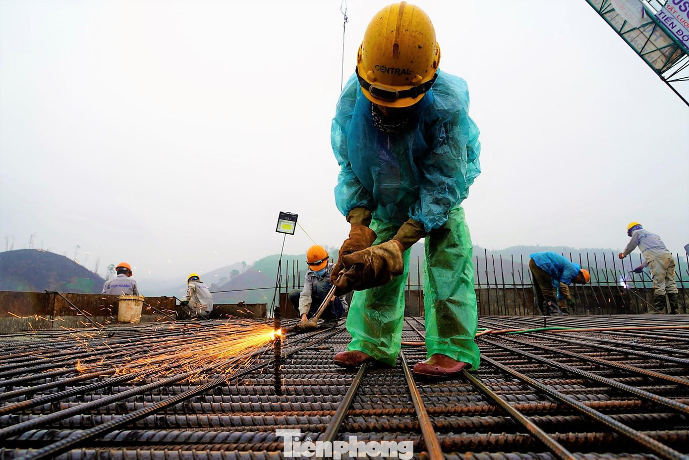 Đặc biệt, cầu Vân Tiên nằm trong dự án được coi là cầu vượt biển dài nhất Quảng Ninh (1,5km) đã hoàn thành chờ ngày đưa vào sử dụng. Đặc biệt, cầu Vân Tiên nằm trong dự án được coi là cầu vượt biển dài nhất Quảng Ninh (1,5km) đã hoàn thành chờ ngày đưa vào sử dụng.