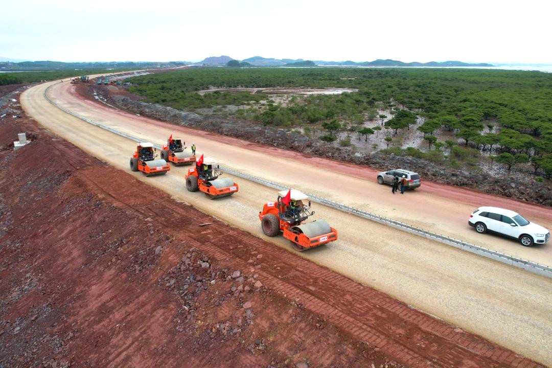 Khi đi vào hoạt động, dự án sẽ góp phần hoàn thiện tuyến cao tốc từ Lào Cai đi qua Hà Nội, Hải Phòng đến TP Móng Cái (Quảng Ninh), tạo thành tuyến cao tốc liền mạch xuyên tỉnh dài nhất Việt Nam, rút ngắn thời gian từ Hà Nội đi Móng Cái xuống còn 3 giờ thay vì hơn 6 giờ như hiện nay. Khi đi vào hoạt động, dự án sẽ góp phần hoàn thiện tuyến cao tốc từ Lào Cai đi qua Hà Nội, Hải Phòng đến TP Móng Cái (Quảng Ninh), tạo thành tuyến cao tốc liền mạch xuyên tỉnh dài nhất Việt Nam, rút ngắn thời gian từ Hà Nội đi Móng Cái xuống còn 3 giờ thay vì hơn 6 giờ như hiện nay.