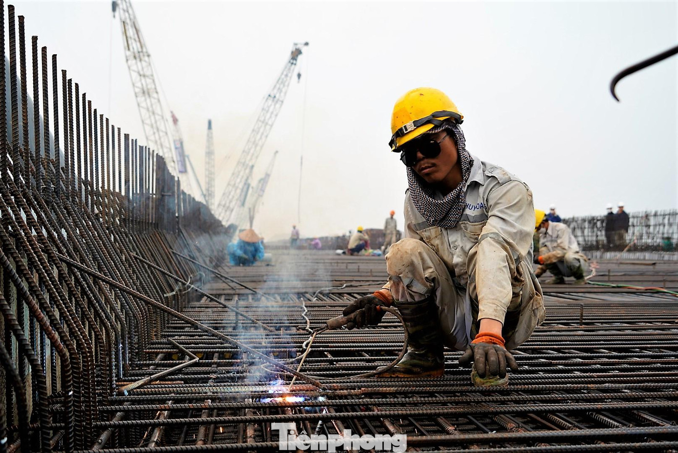 Các mối hàn phần dải phân cũng được gia cố cẩn thận. Các mối hàn phần dải phân cũng được gia cố cẩn thận.