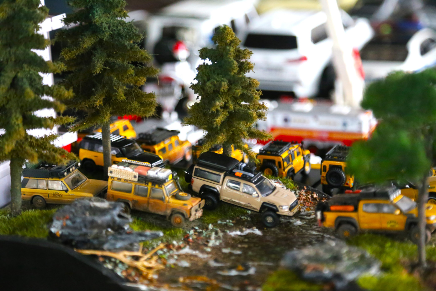 Với những tiểu cảnh độc đáo được chính tay các thành viên Câu lạc bộ tạo nên từ đam mê xe mô hình. Với những tiểu cảnh độc đáo được chính tay các thành viên Câu lạc bộ tạo nên từ đam mê xe mô hình.