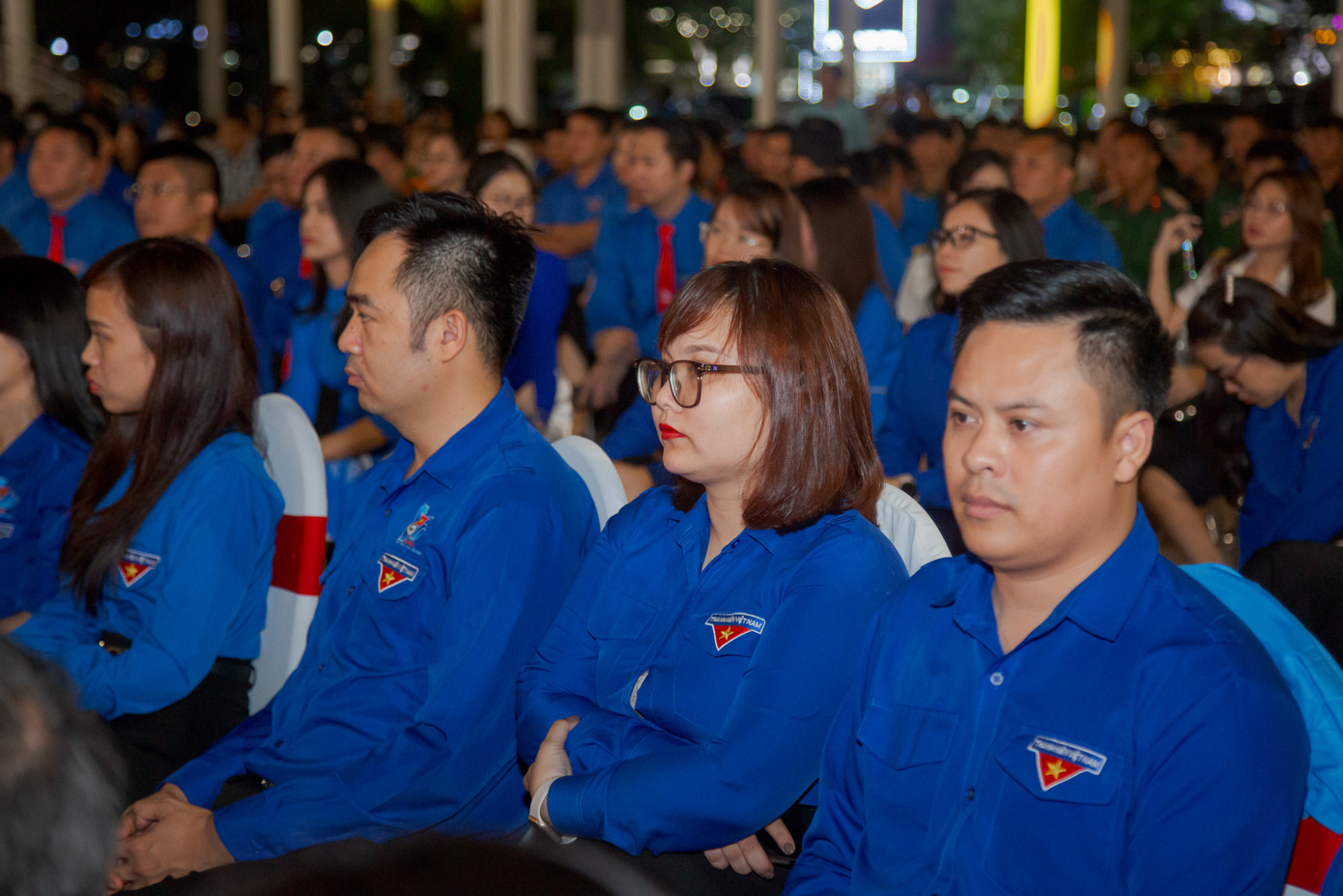 Hàng trăm đoàn viên, cán bộ tham dự chương trình.