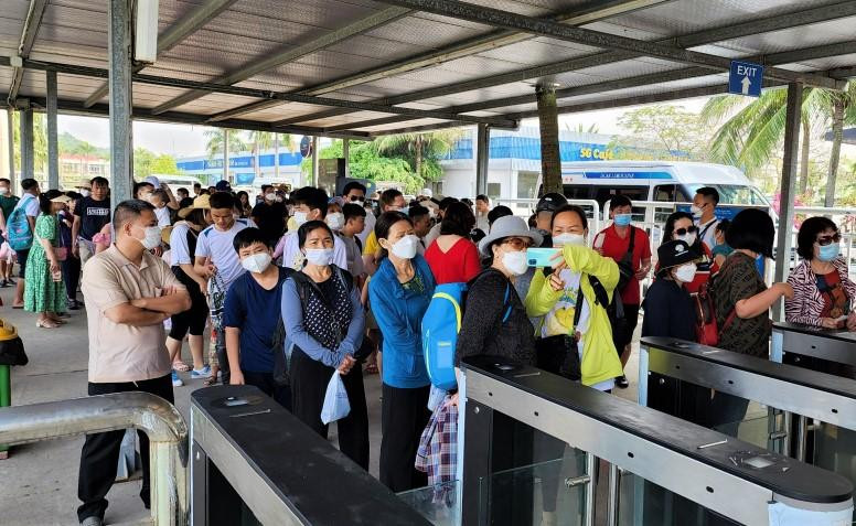 Nhiều đơn vị tàu nghỉ đêm, lượng khách đạt 100%.