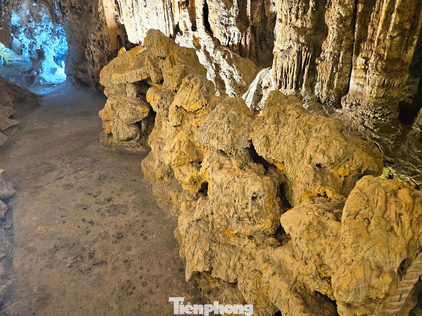 Những khối thạch nhũ nhân tạo bằng bê tông.