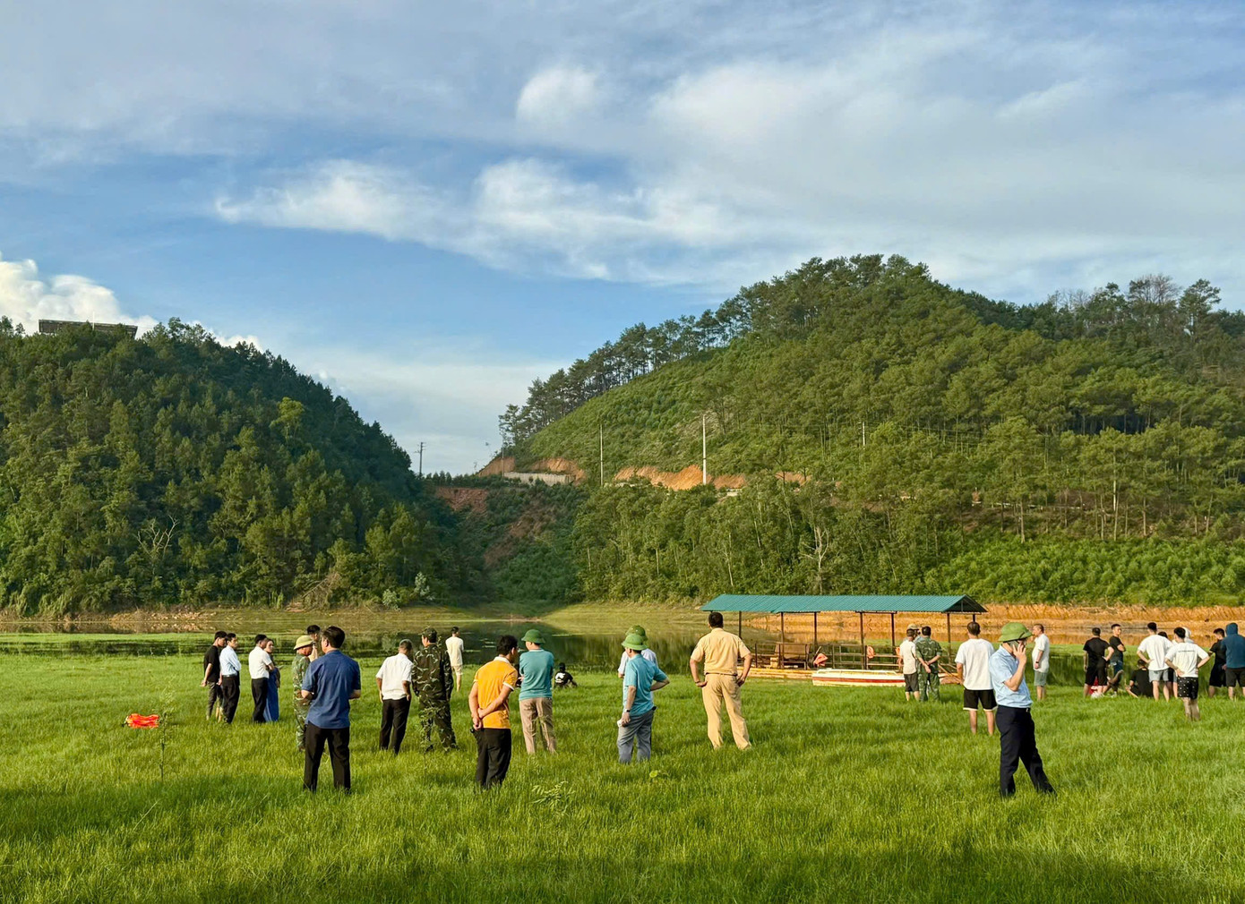 Lực lượng chức năng có mặt tại hiện trường.