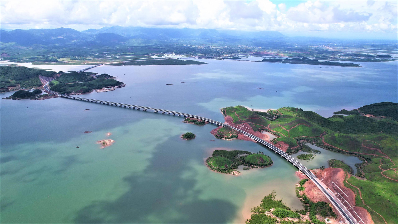 Theo kế hoạch, dự kiến ngày 1/8, Quảng Ninh sẽ đưa tuyến cao tốc Vân Đồn – Móng Cái vào khai thác tạm thời. Theo kế hoạch, dự kiến ngày 1/8, Quảng Ninh sẽ đưa tuyến cao tốc Vân Đồn – Móng Cái vào khai thác tạm thời.