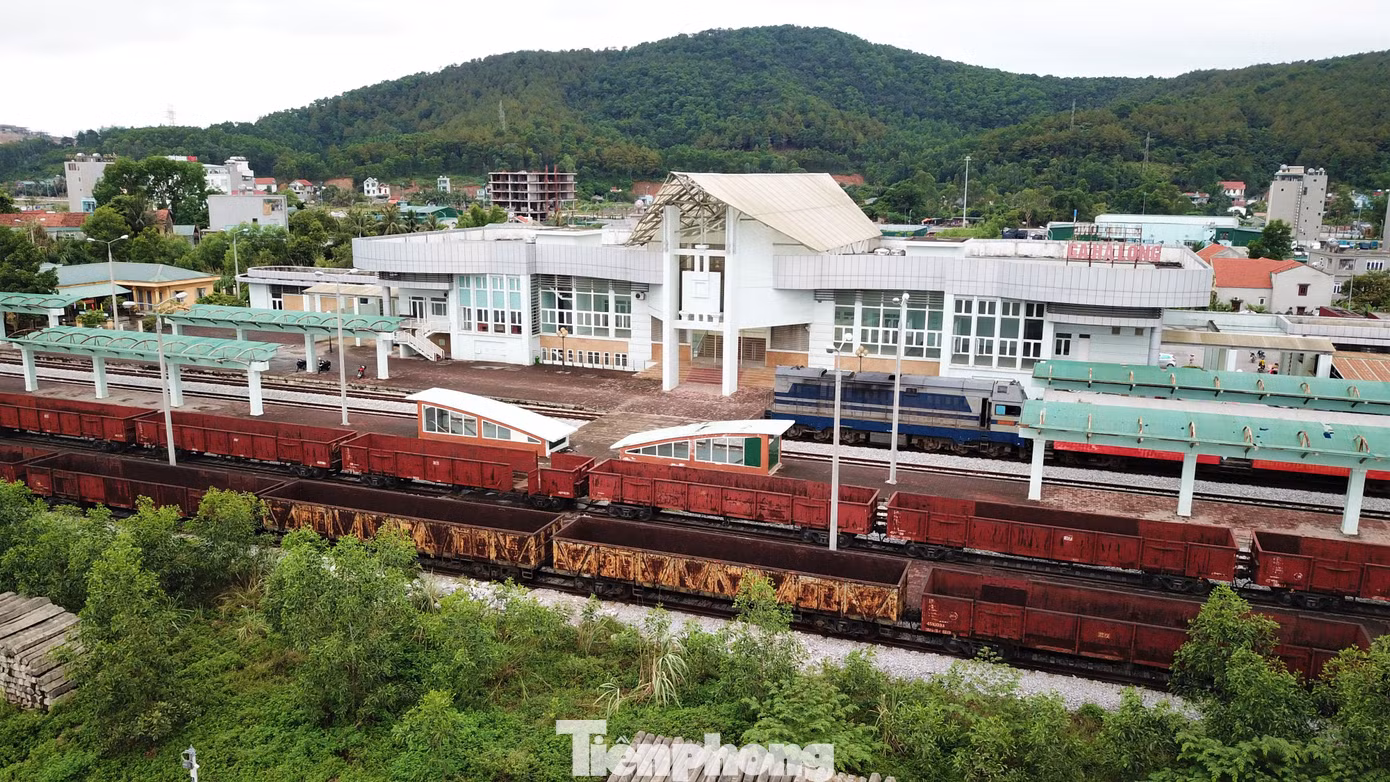 Ga Hạ Long mỗi ngày chỉ đón 1 đoàn tàu duy nhất chở không đến chục người.