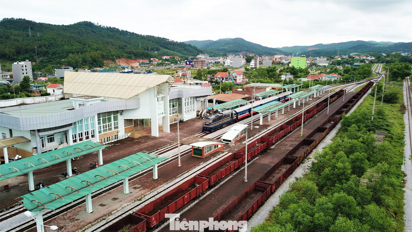 Sau nhiều năm dự án đường sắt Yên Viên - Cái Lân bị “treo" gây bức xúc cho người dân vùng dự án.