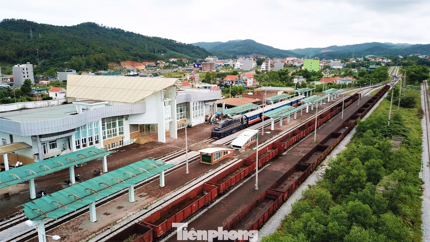 Sau nhiều năm dự án đường sắt Yên Viên - Cái Lân bị “treo" gây bức xúc cho người dân vùng dự án.