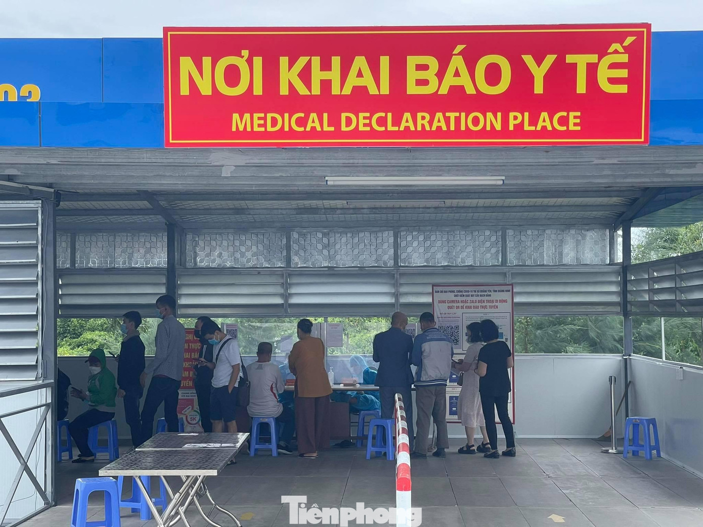 Không có tình trạng chen lấn, ùn ứ khi người dân đến khai báo y tế. Không có tình trạng chen lấn, ùn ứ khi người dân đến khai báo y tế.