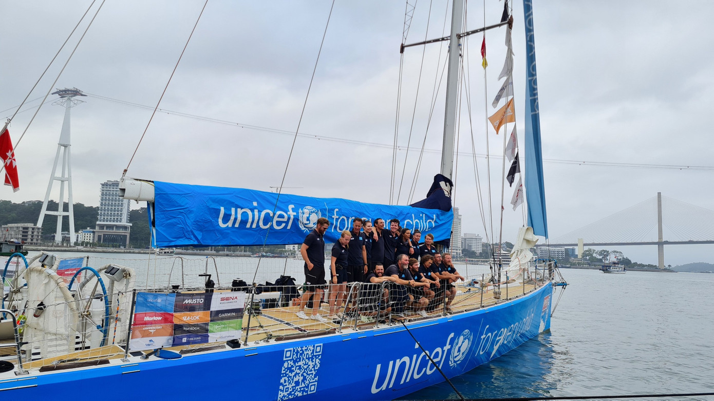 Cuộc đua Thuyền buồm vòng quanh thế giới mùa giải 2023-2024 với gần 400 thủy thủ trên 11 thuyền buồm được chia làm 8 chặng với 16 cuộc đua riêng lẻ và 6 lần vượt đại dương.